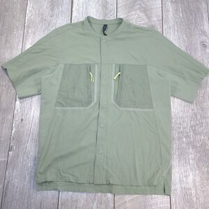 Lululemon Water Repellent Hiking Shirt Mens Small Green Short Sleeve Snap Front